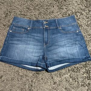 Guess - Roll cuff shorts